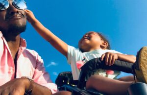 5 questions à se poser avant d’accompagner un enfant Adulte et enfant — accompagnement conscient et bienveillant
